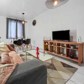 Moderne et spacieux avec TV et cuisine équipée